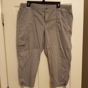 Women's cargo, cropped pants